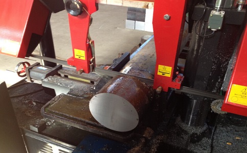 东城街道卧式带锯床加工时出现明显振荡如何排查？